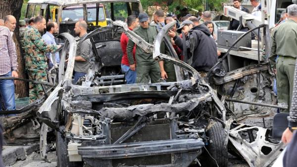 一名叙利亚军官和另外四人在大马士革汽车爆炸中受伤，德拉暴力升级